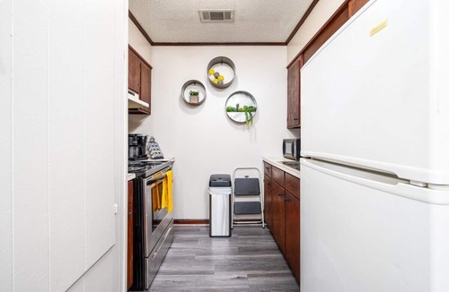 Pineville Apartment | Work Travel KingBed P&G Kitchen W/D Pets WiFi