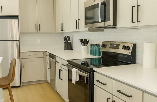 Sherman Apartment | WorkerFriendly,Wash/Dry,WiFi, Pool,A+Location,Gym