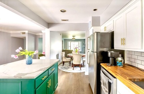 Lake Highlands House | World Cup Hub, private pool home"L" streets near White Rock Lake & Arboretum