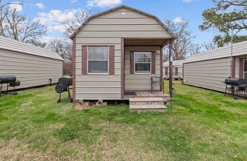 Oil City Cabin | Wyldewood~Caddo Lake Cabins with Kayaks