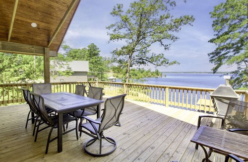 Negreet House | Y-Knott Lodge! Relax on the shores of Toledo Bend!