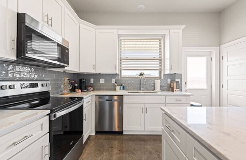 Youngsville House | Youngsville Stay Two Kings+ En Suites by Complex