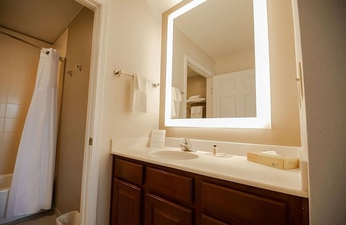 Highlands - Perkins Hotel | Your Baton Rouge Suite Oasis! With Private Full Kitchen! Pets Allowed!