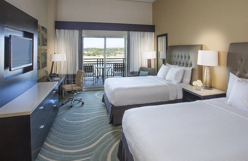 Lakeway Hotel | Your Home Away from Home! 3 Convenient Units, Outdoor Pool!