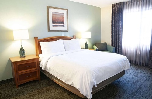 Vance Jackson Hotel | Your Home in San Antonio's Center | Kitchen | Pool | Free Breakfast