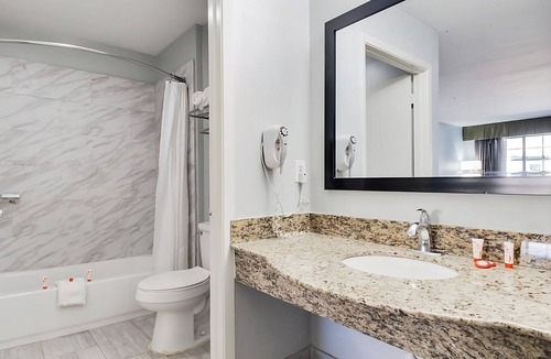 Ingleside Hotel | Your Ingleside Getaway! Free Breakfast, Swimming Pool, Free Parking!