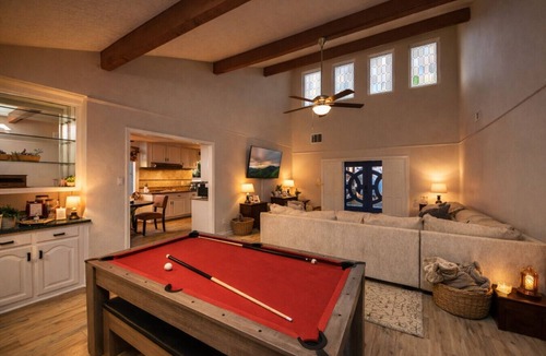 Barker House | Your Perfect 6BR Getaway w/Basketball Court