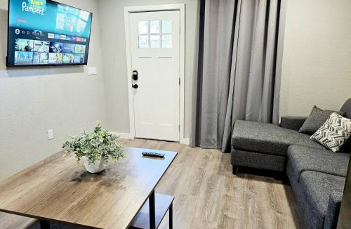 East MLK Apartment | Your Perfect ATX Home Base! 2BR East Austin Gem