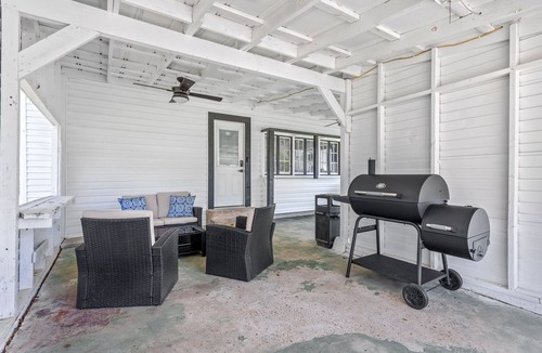 Jennings House | Your Perfect Louisiana Getaway: 3-Bedroom Home in the Heart of Jennings, LA