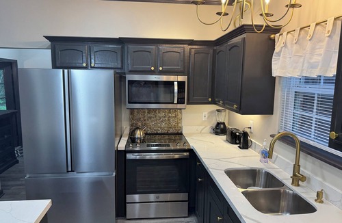 Lafayette House | Your stay at our "Cajun Gold Getaway" promises to be unforgettable. 5 Bedrooms!