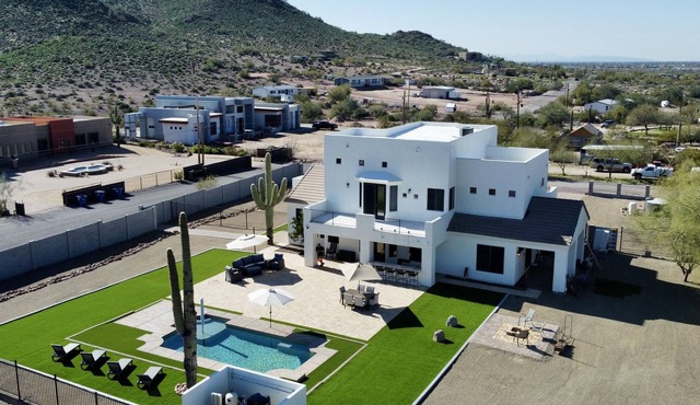 1+ Acre 5 Bedroom Desert Oasis with Pool and Mountain Views! in Apache Junction