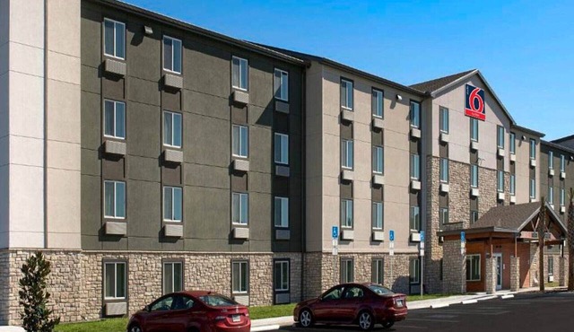 1 Bed | ADA/RI Shower/Suite/Kitchen