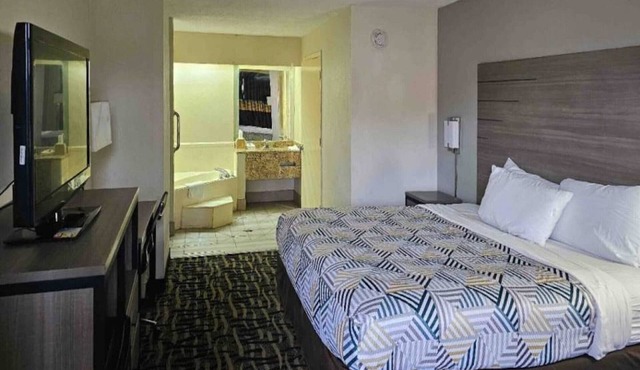 1 King Bed | Smoking, Micfridge