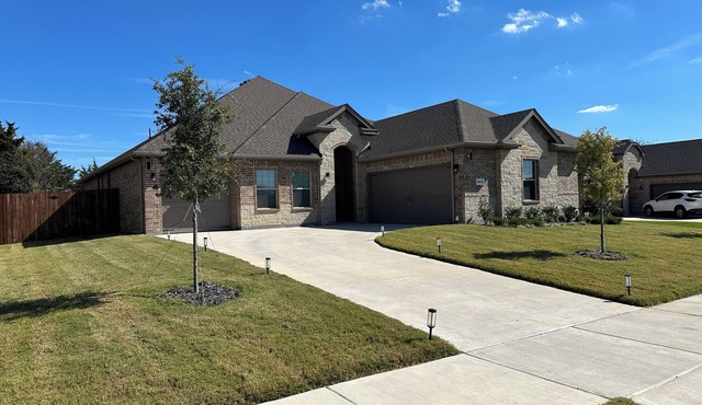 1 Level Almost Brand New 3-bed in Midlothian. Secure/Safe Neighborhood!