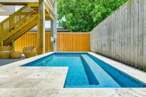 1 Mi to Beach: Home in Old Town Port Aransas
