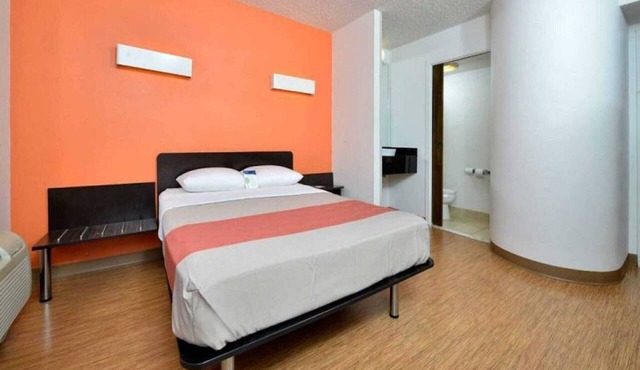 1 Queen Bed | ADA/RI Shower/Non-Smoking