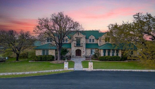 10 Star Ranch · Pool · Lake · Game Room · Sleep 16