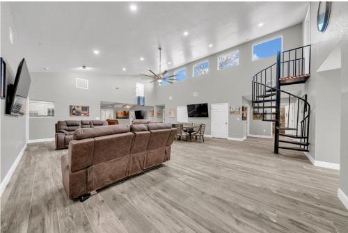 15 bedroom Mega stay