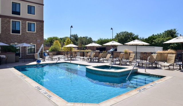 15 Minutes from Six Flags! | Studio with Roll-in Shower + Outdoor Pool and Hot Tub