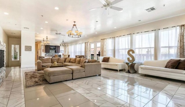 15% OFF Monthly |10% OFF Weekly-Carondelet Street Modern Condos