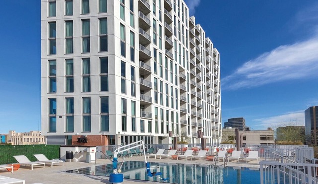 1Bed/1Bath - Gorgeous Downtown Austin Resort!