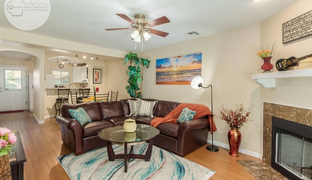 2 Bed/2.5Bath Poolside Getaway w/ Fireplace, Private Patio in Mesa