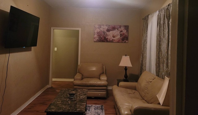 2 Bed Apartment Close 2 Downtown, 4 Long Time Stay