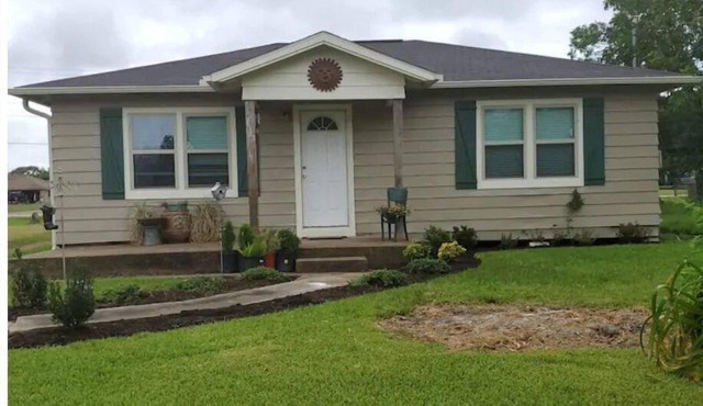 2 Bedroom,1 bath farm style house in Markham
