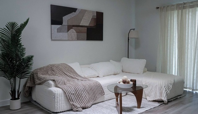 2-bedroom apartment just 15 minutes from Downtown Austin.
