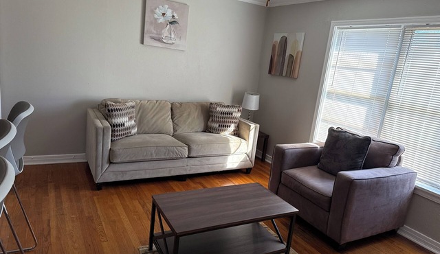 2-bedroom apartment with WiFi, AC in charming Shreveport