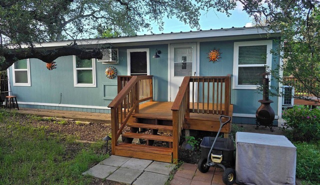 2-bedroom Home with country charm and Pool. Pet-Friendly!