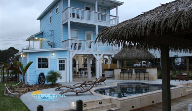 2-bedroom house on the water in enchanting Corpus Christi with pool and BBQ area