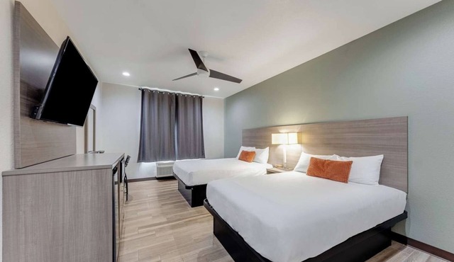 2 Budget-Friendly Rooms w/Free Breakfast & Prime Location in DT