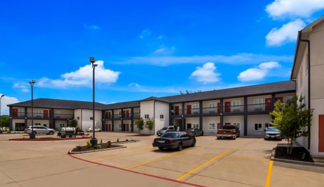 2 Cozy Two Queen Rooms, Scottish Inns, Ideal for Families Visiting Fort Worth