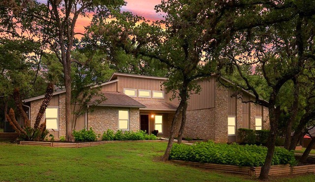 2 King Beds in Relaxing Oasis in Texas Hill Country - Free Wi-Fi, Parking, Snack