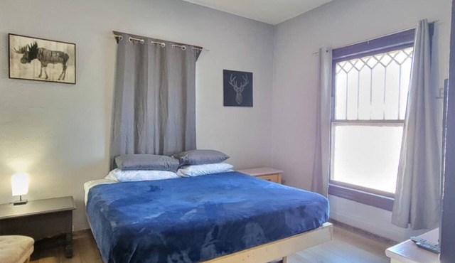 2 King beds only 2 miles to DT and Riverwalk Private Home