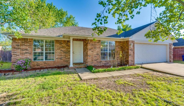 2 Mi to UCA: Group Getaway w/Private Yard!