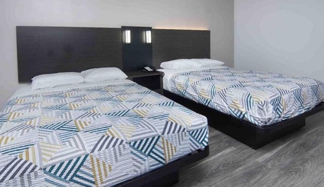 2 Queen Beds | Smoking