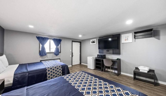 2 Rooms Ideal for Family Trips Near Cleburne City Center | Free Onsite Parking