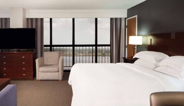 2 rooms just minutes from Space Center Houston with stunning Clear Lake views