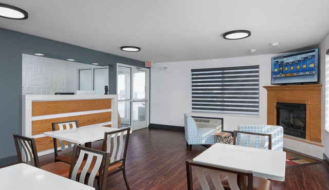 2 Separate Hotel Bedrooms with 2 Queen Beds in each room with attached bathroom in Chattanooga