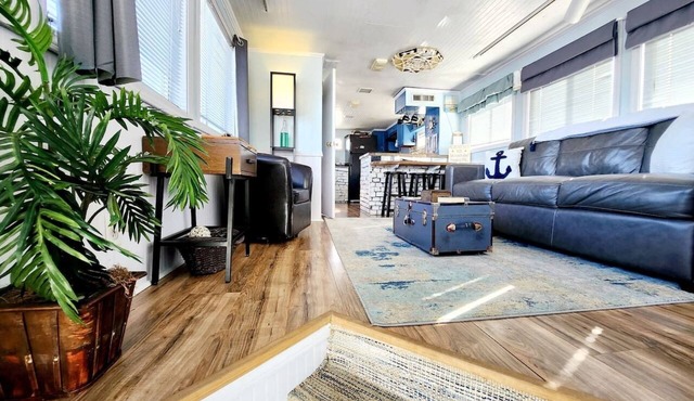 2 Story Houseboat seeking a captain! Fish/Pets OK