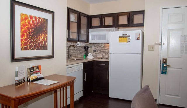 2 Studio Suites | Free Breakfast | Near Antonio International Airport