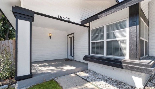20 minutes to down town secluded home with grill