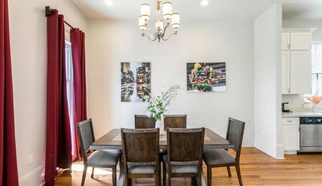20% OFF Monthly | 10% OFF Weekly-Stylish 3BR on Carondelet by Hosteeva
