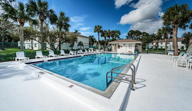 2B2B Heated Pool Cozy Condo in Oldsmar