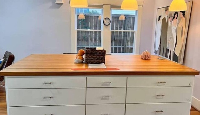 2BR Montrose bungalow, 3.5 miles to Medical Center