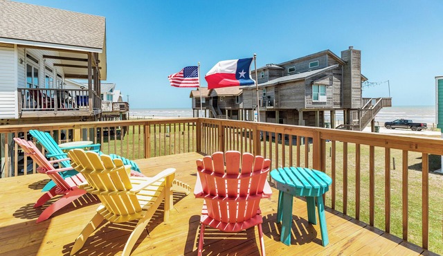 2nd Row Beachside w/Gulf Views, Updated Interior, 2 Decks & Easy Beach Access
