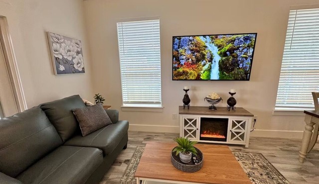 #2Townhome,SECLUDED,3bedrooms,close La Cantera,Rim,SixFlags,Seaworld,Riverwalk.