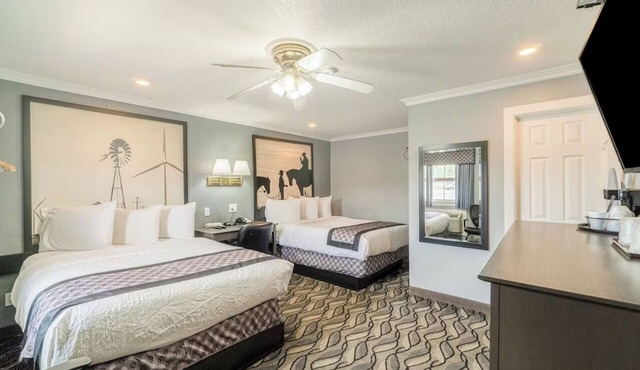3 Accommodations Available Near Sammy Baugh Golf Course With Free Parking Access in Scurry County